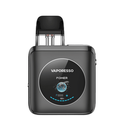 Vaporesso XROS 4 Nano Kit - Graphite Black, ein quadratisches, modernes Vape-Gerät mit schwarzem Design und kreisförmigem Logo, ideal für stilvolles Dampfen.